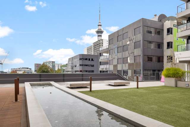 Corner CBD Apartment with Car Park in Centro @...