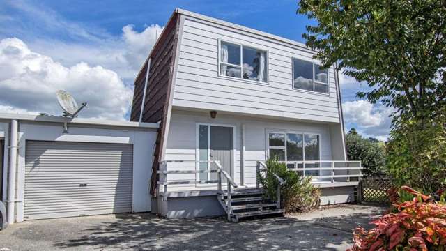 Great Kensington Location - Spacious Family Home