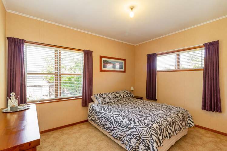 17 Henderson Crescent Onekawa_9