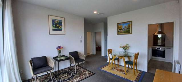 Scenic 2BR Flat in Silverdale!