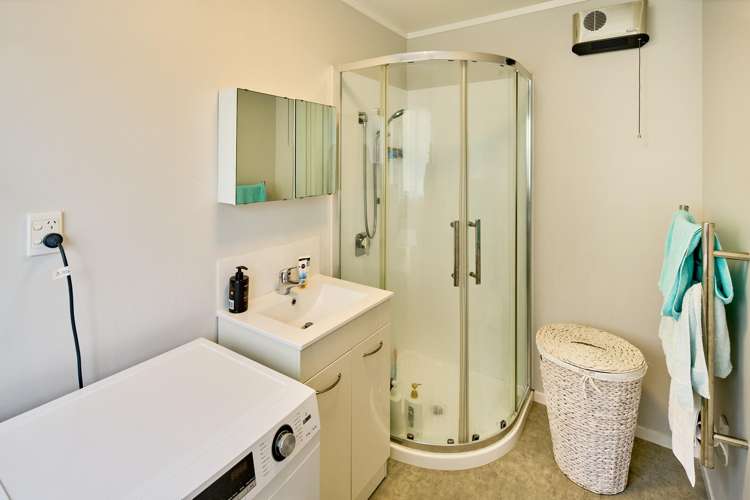 15b Florio Terrace Tawa_10