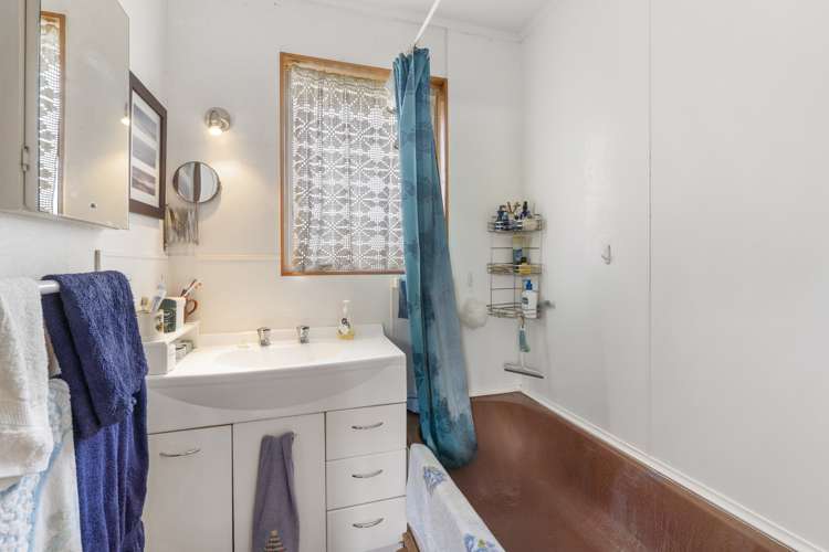 2 Colenso Place Otaki Beach_12