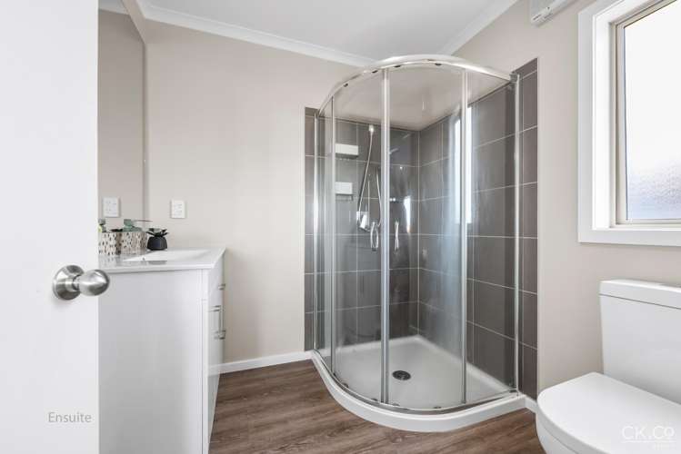 105 Redvers Drive Belmont_11