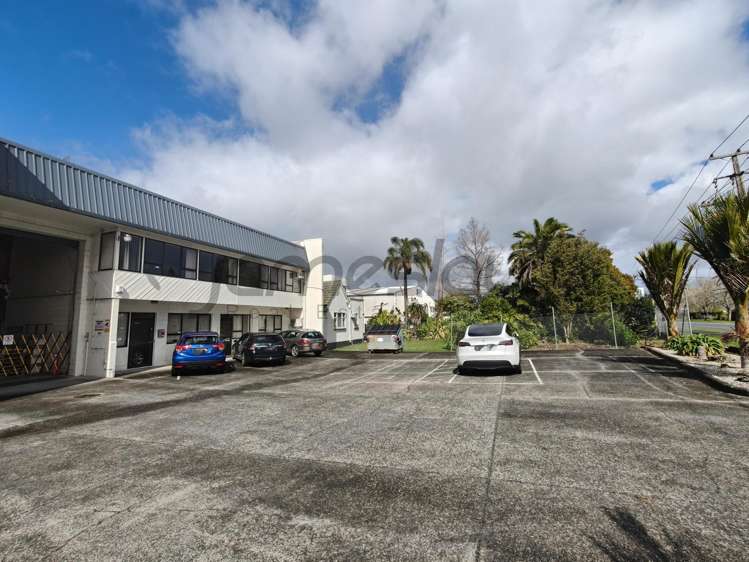 102 Henderson Valley Road Henderson_16