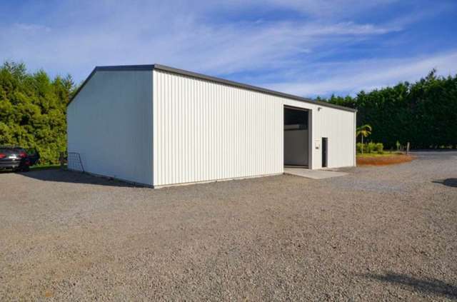 QUALITY SHED WITH YARD AND CHILLER ROOMS