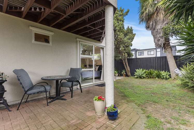 2/15 Bradbury Road Botany Downs_23