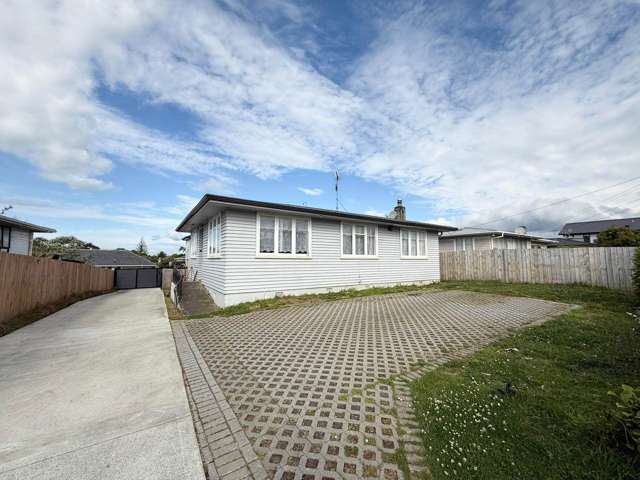 Sizeable Four Bedroom - Manurewa