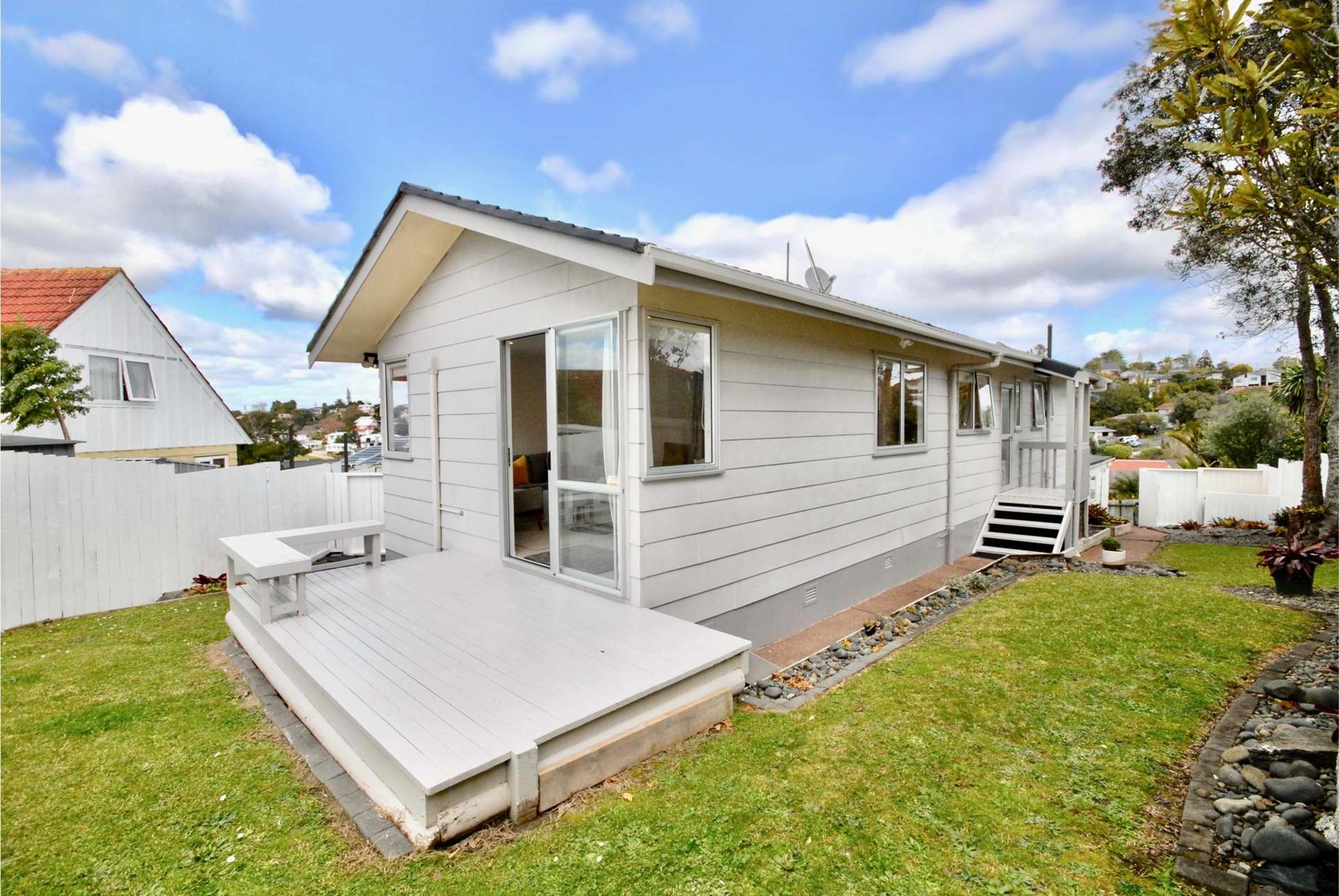 1/17 Athena Drive Totara Vale_0