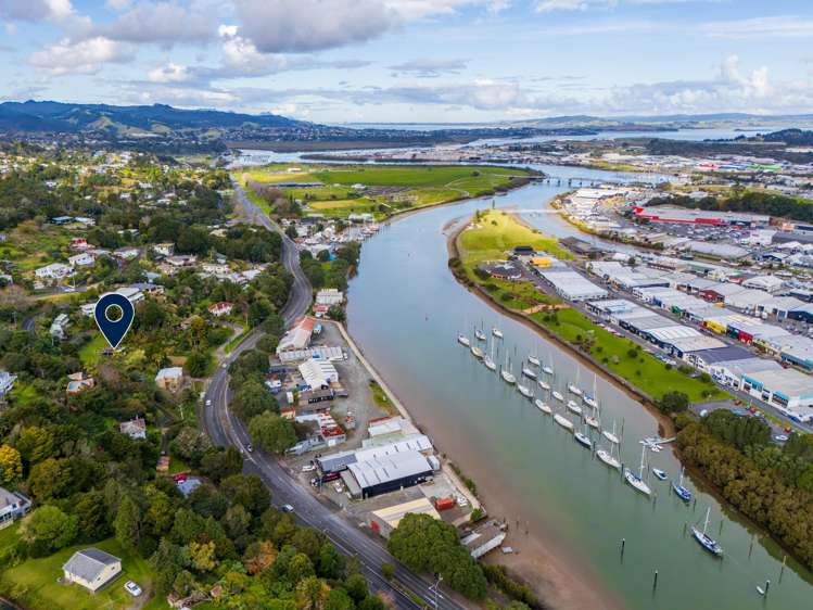 31 Riverside Drive and 4 Punga Grove Avenue Riverside_3