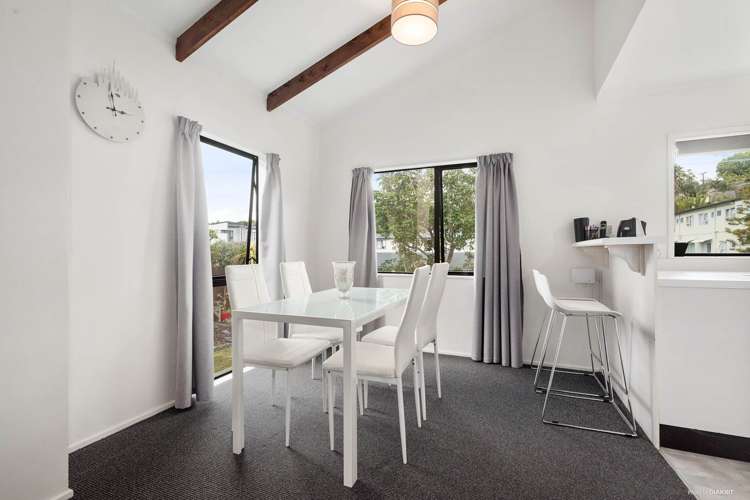 1 Greenvalley Rise Glenfield_6