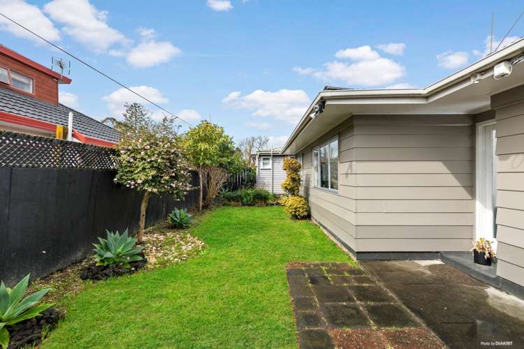 2/11 Burt Road Mount Wellington_13