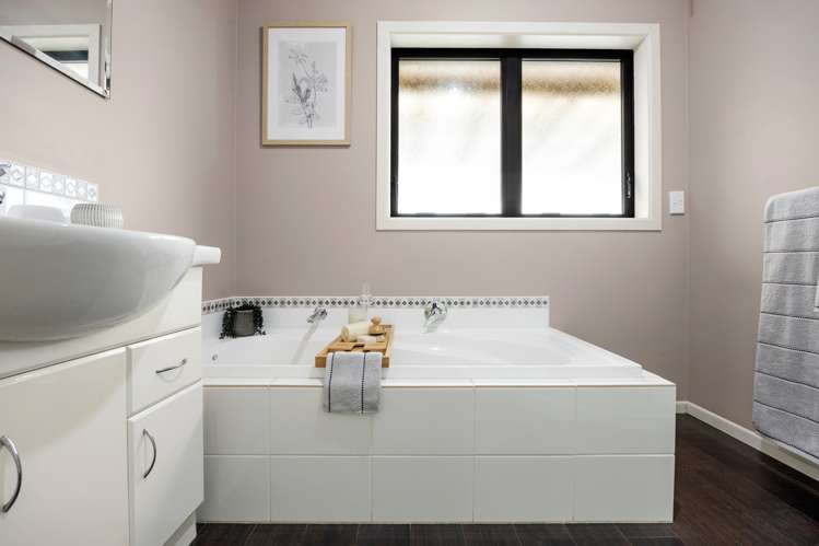 5 Ruske Place Grandview Heights_16