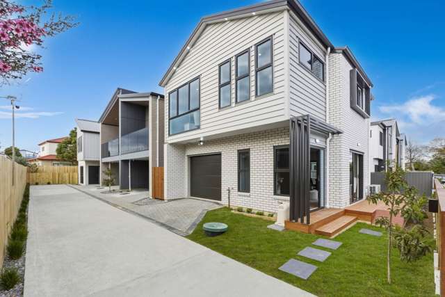 Brand-New Freestanding Home in Bucklands Beach