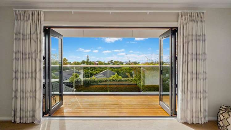 84 Intrepid Crescent Beachlands_15