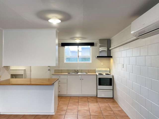 Two bedroom unit on Olliviers Road with parking