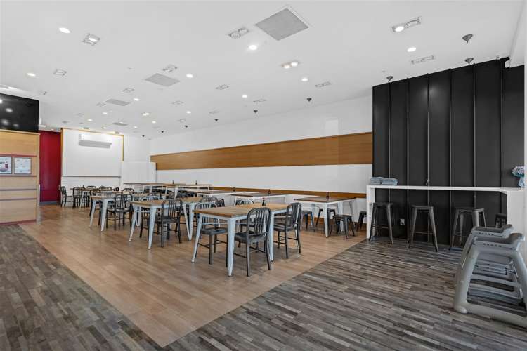 Shop 9, 1 John Goulter Drive Auckland Airport_14