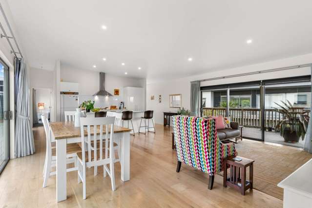 Estuary Views and Sun-Soaked