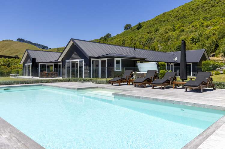 35 Locheagles Rise Kinloch_2