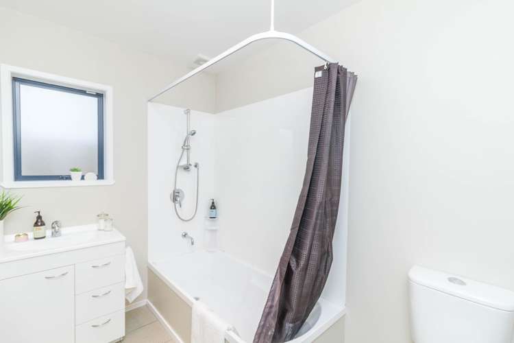 2/4 Ipswich Grove Wainuiomata_15