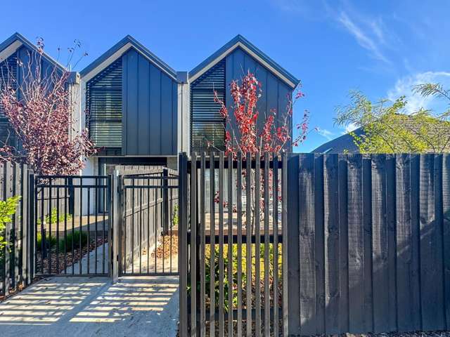 Two Bedroom Townhouse, Furnished & Great Location!
