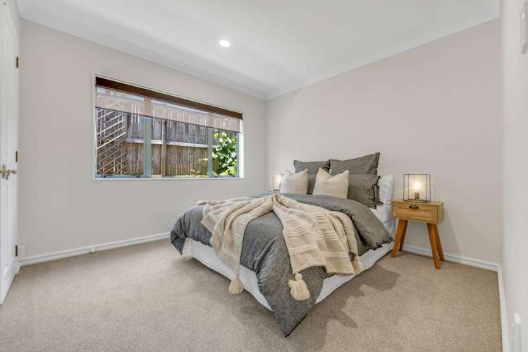 2/10 Simmental Crescent Somerville_8