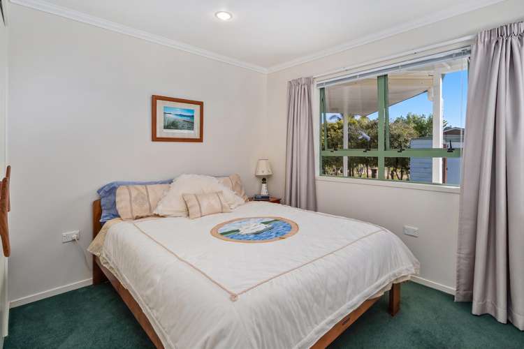 7 Martin Place Cooks Beach_10