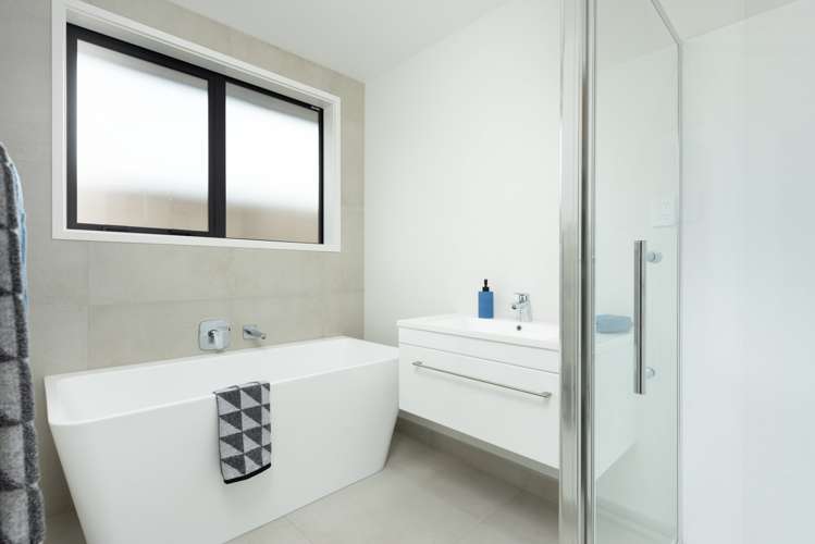 7 Kahuparere Crescent Pyes Pa_13