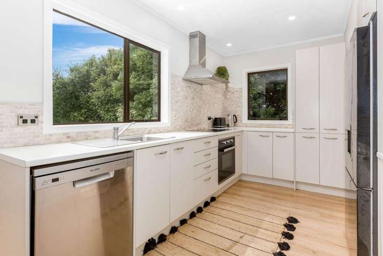  18 Langwell Place Papakōwhai_1