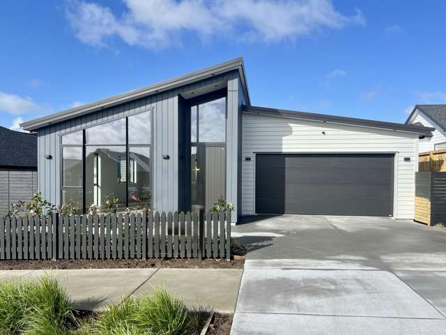 Light-Filled & Stylish with Distinctive Roofline