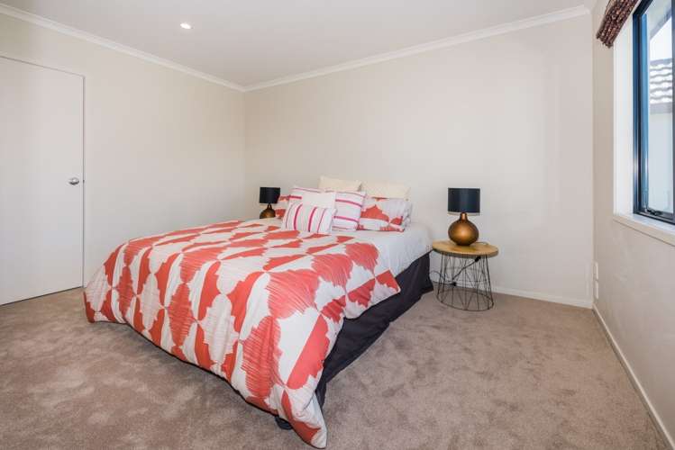 122 Fernhill Way Oteha_16