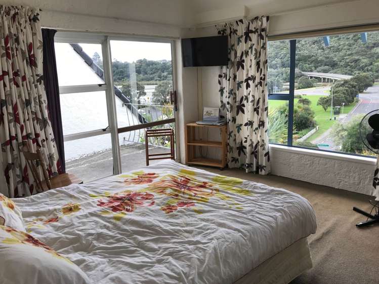 2f Weranui Road Waiwera_13
