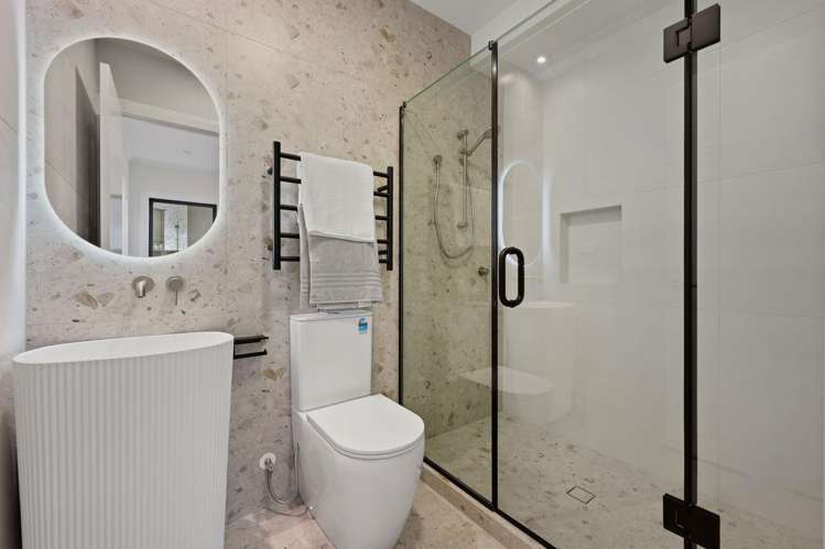 6A Gulf Crest Bucklands Beach_37