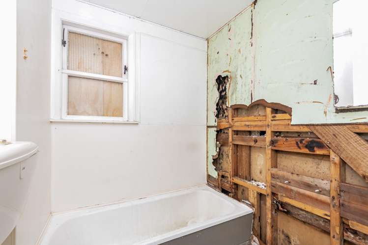 23 and 25 Stephens Crescent Highbury_5