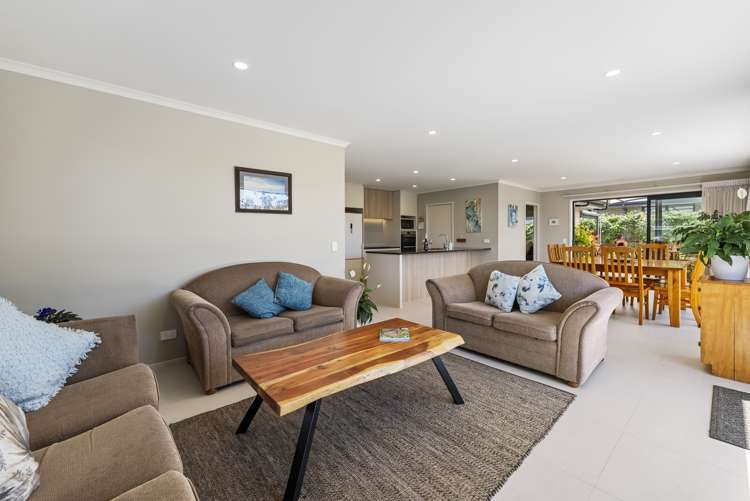 6 Karearea Drive Coastlands_13