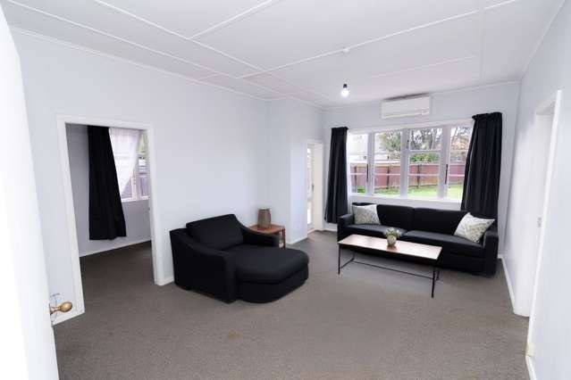 Charming 3BR Home, Deck & Garden, 1 week free