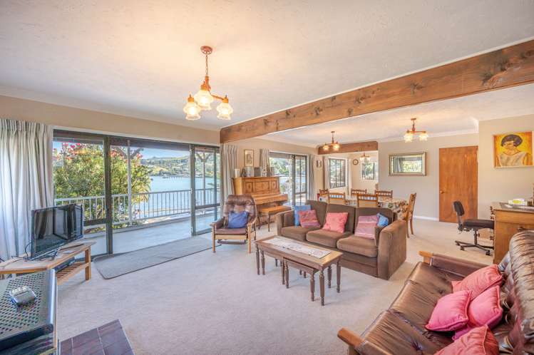 55 Beach Road Akaroa_5