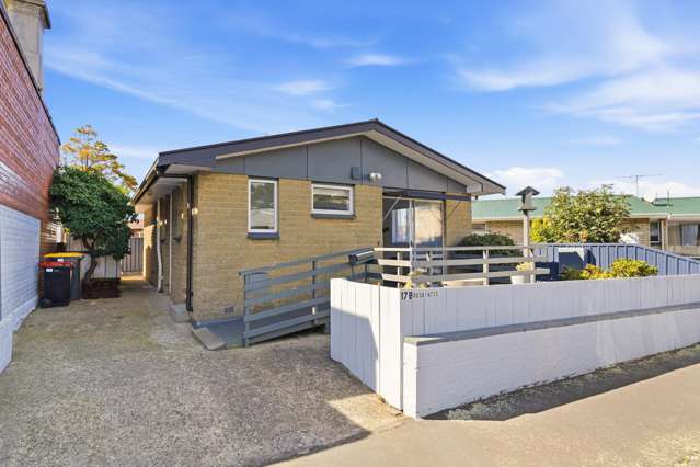 Move-in ready, effortless living on Fitzroy!