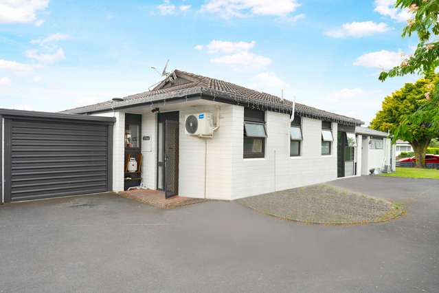 2 BEDROOMS WITH INTERNAL GARAGE IN PAPATOETOE