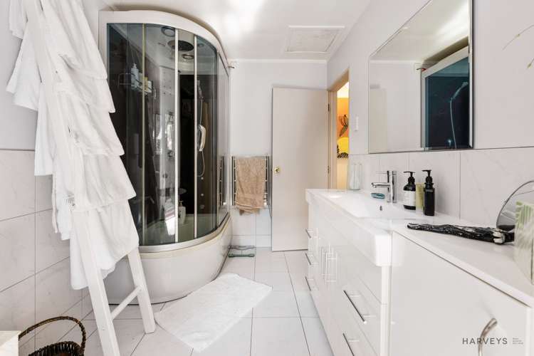 38 Rauhuia Crescent Parau_13