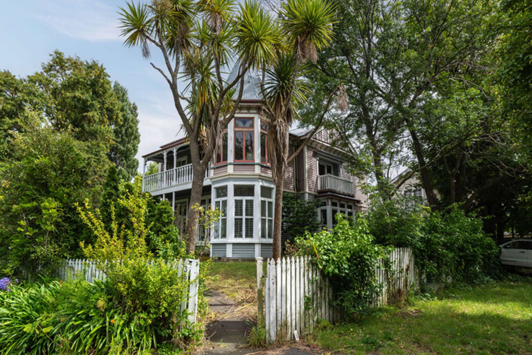 Christchurch villa with the ‘Disney’ turret in search of saviour