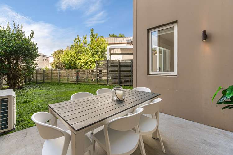 1 Mikoikoi Crescent Mangere Bridge_5