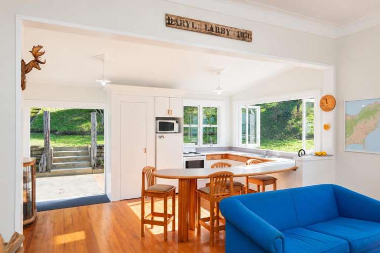 165 Beach Road Tokomaru Bay_10