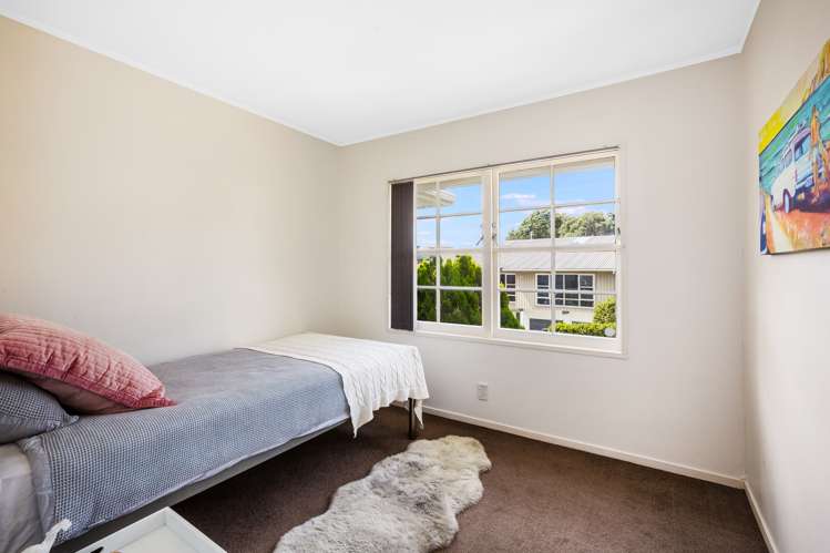 8 Chisbury Street Churton Park_15