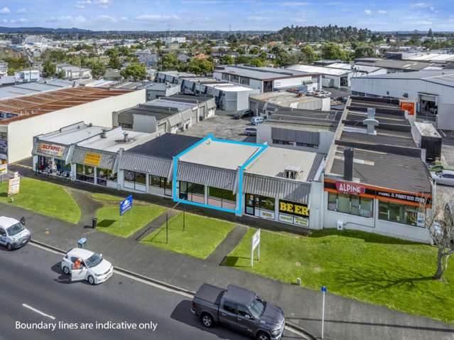 Tidy Road-Front Unit with Exceptional Exposure