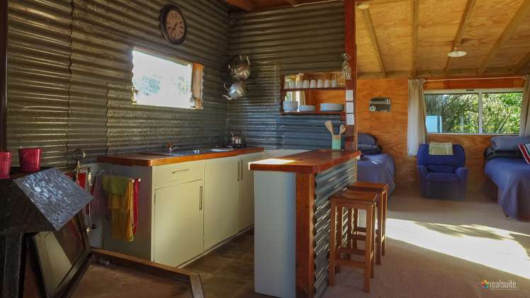 1044 Coast Road Wainuiomata Coast_15