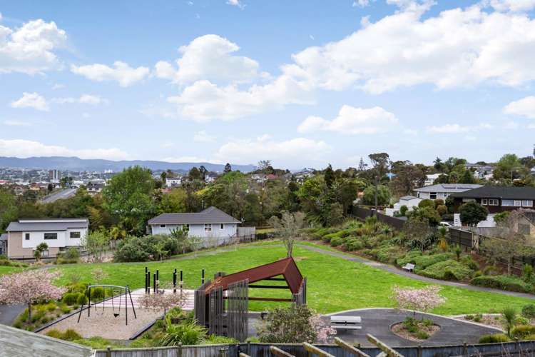 84 Tiverton Road New Windsor_17