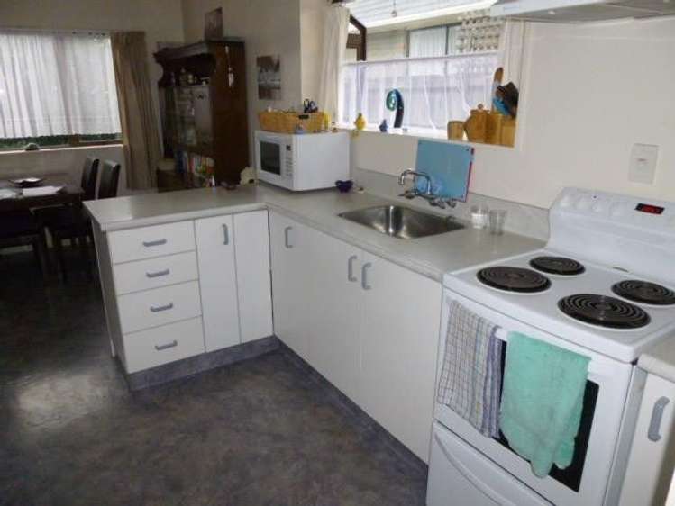 2/10 Neill Street Hornby_3