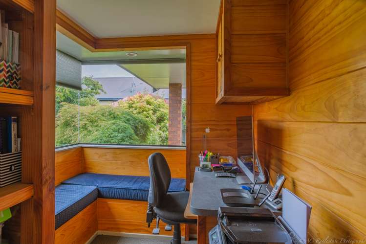 45 Pages Road Marchwiel_12