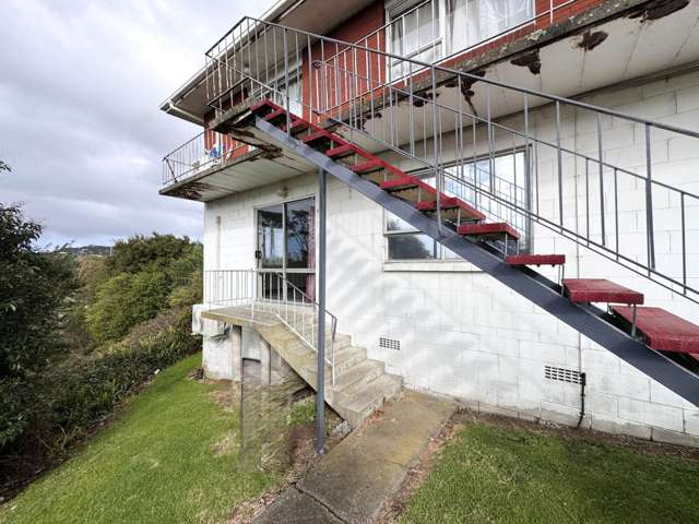2 - Bedroom Unit on Great North Road - Prime L...