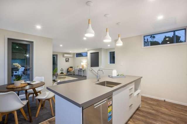 2/10A Rewa Terrace Tawa_4